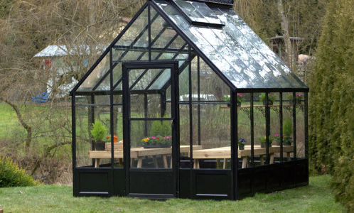 Your Ultimate Guide to Wooden vs. Aluminum Frame Greenhouses