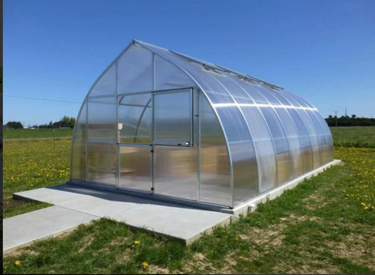 Riga XL vs. Traditional Greenhouses: A Comparative Analysis