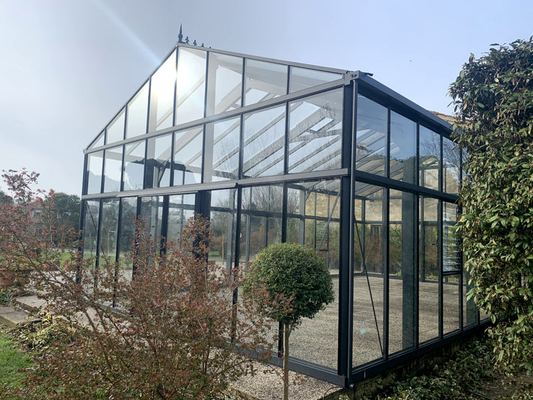 Exaco Janssens Gigant glass greenhouse designed with roof ventilation and a spacious structure for effective summer cooling