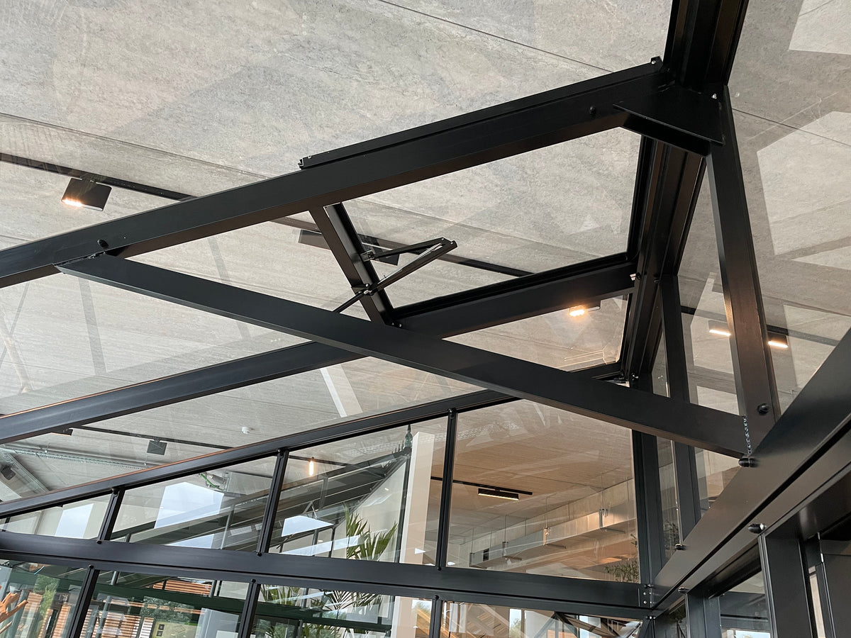 Close-up of the heavy-duty Janssens Modern roof framing