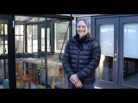 Customer Modern greenhouse in Seattle, WA