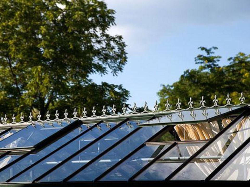 Retro Royal Victorian roof with opening roof vent and ridge cresting